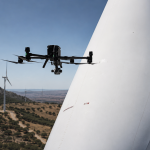 Inspección de palas eólicas con dron en parque eólico